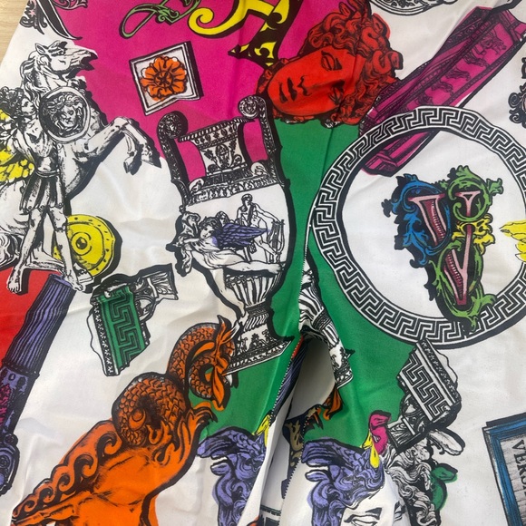 Versace medusa head leggings i have the top to match ! - Picture 2 of 4